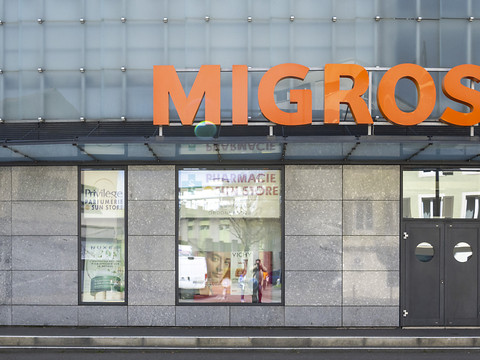 Migros annoncera mardi les premières suppressions d'emplois