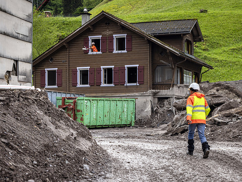 Le rasement des maisons endommagées a commencé à Schwanden (GL)