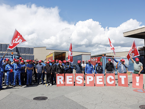 Le personnel de Vetropack manifeste à St-Prex