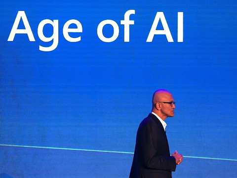 Désinformation liée à l'IA: l'UE menace de sanctionner Microsoft