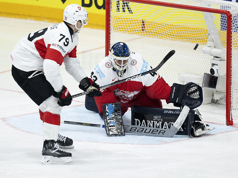 La Suisse écrase le Danemark et file en quarts de finale