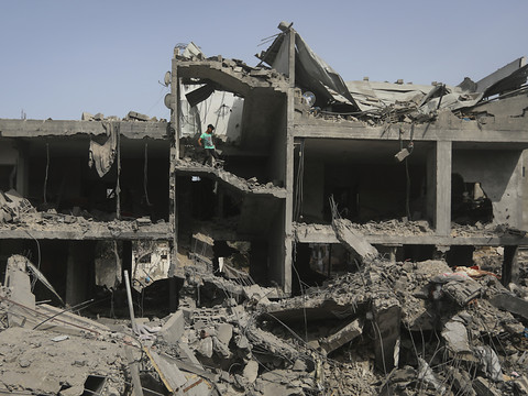 Frappes israéliennes incessantes sur Gaza, Netanyahu sous pression