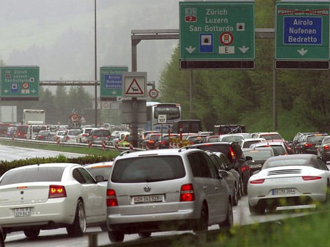 Le trafic de retour relativement mesuré au portail sud du Gothard