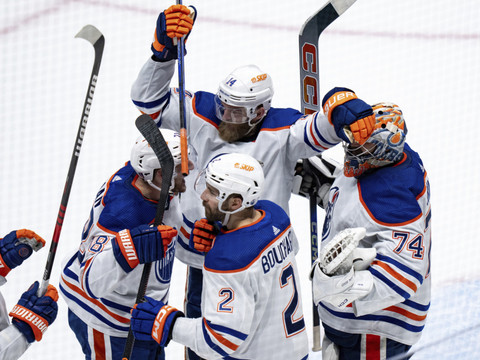 Les Oilers battent Vancouver 3-2 dans l'acte VII