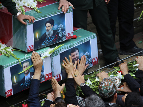 L'Iran rend hommage à son président tué dans un crash d'hélicoptère