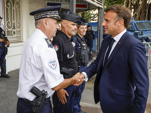 Nouvelle-Calédonie: Macron contre un passage en force de la réforme
