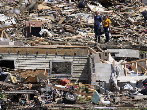 5 morts après le passage d'une tornade dans le centre des USA