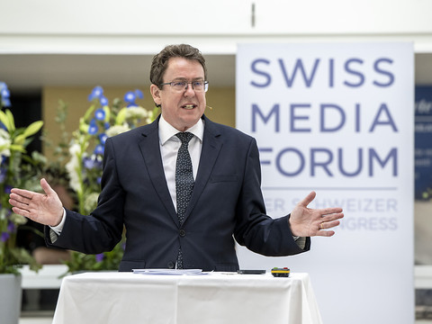 Albert Rösti préoccupé par la situation des médias