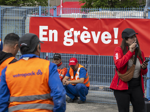 Le personnel de Vetropack se met en grève à St-Prex