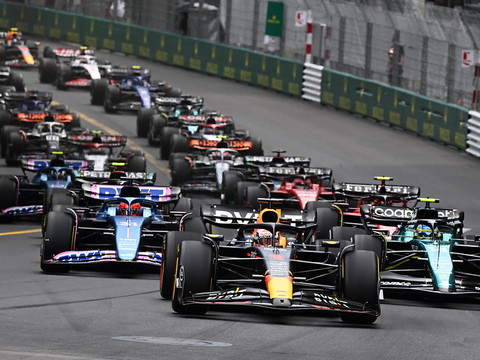 Max Verstappen toujours favori, mais pas sans rivaux