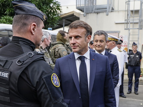 Nouvelle-Calédonie: premières évacuations de touristes français
