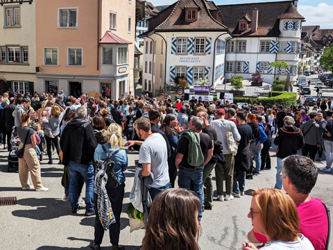 Des centaines de manifestants contre la police à Schaffhouse