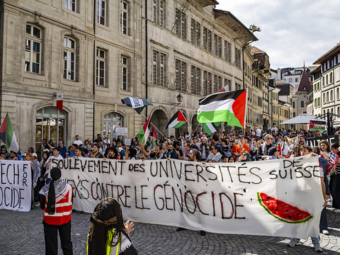 Près d'un millier d'étudiants pro-palestiniens défilent à Lausanne