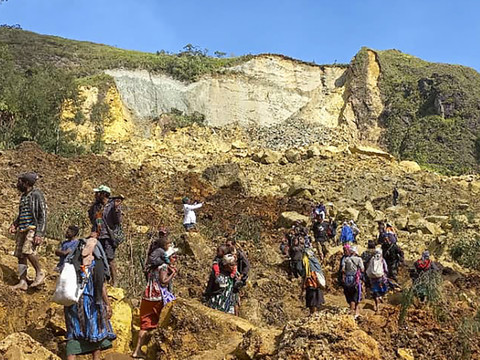 Glissement de terrain: plus de 2000 personnes ensevelies