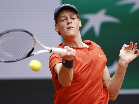 Roland-Garros: Jannik Sinner qualifié en trois sets