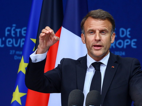 Macron: l'Europe doit penser sa défense pour 