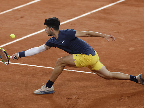 Roland-Garros: Alcaraz continue malgré une petite alerte