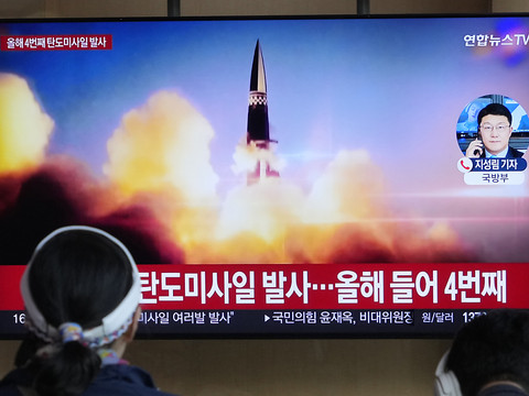 La Corée du Nord tire une dizaine de missiles dans la mer du Japon