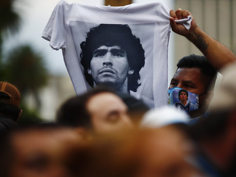 Mort de Maradona: le procès de son équipe médicale encore reporté