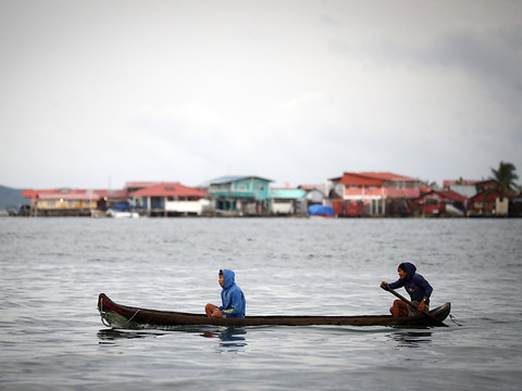 Premiers déplacés climatiques du Panama relogés sur le continent