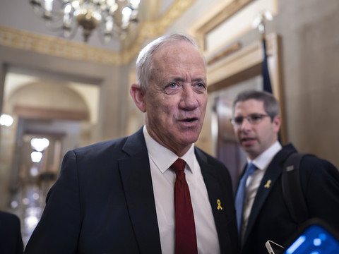 Israël: le parti de Gantz veut dissoudre le Parlement
