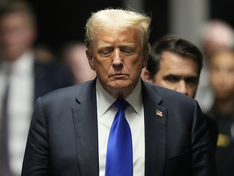 Trump qualifie son procès pénal à New York de 