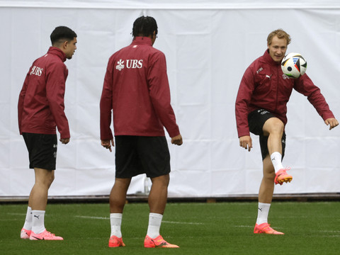 Xhaka, Akanji et Sommer arrivés, Odermatt en visite
