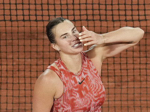 Sabalenka domine Badosa 7-5 6-1 au 3e tour à Paris