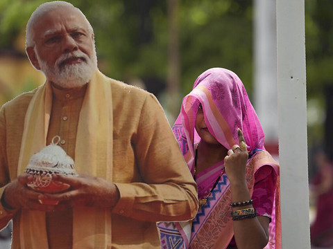 Inde: la coalition du 1er ministre Narendra Modi largement en tête des élections