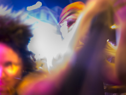 Après deux nuits de rave, les jeunes gens quittent Corbeyrier