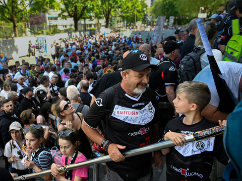 Les fans de Lugano et de Servette ont convergé vers le Wankdorf