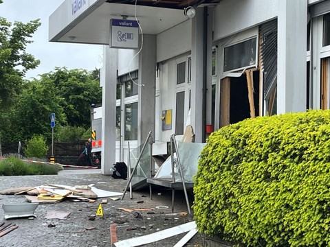 Des voleurs attaquent à l'explosif un bancomat à Laufon