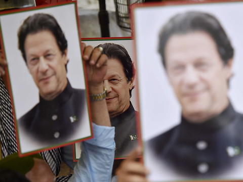 Pakistan: l'ex-Premier ministre Imran Khan acquitté des charges de divulgation de documents classifiés