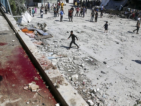 Gaza: un hôpital fait état d'au moins 37 morts dans une frappe