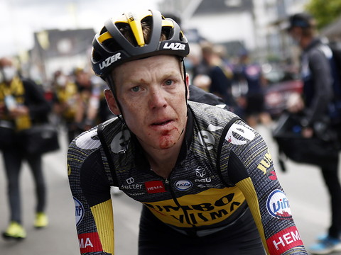 Deux lieutenants de Vingegaard blessés