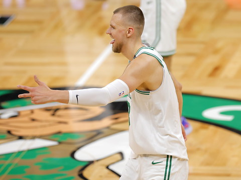 Boston prend les commandes face à Dallas
