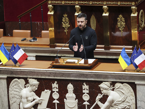 Zelensky exhorte l'Europe à en faire plus