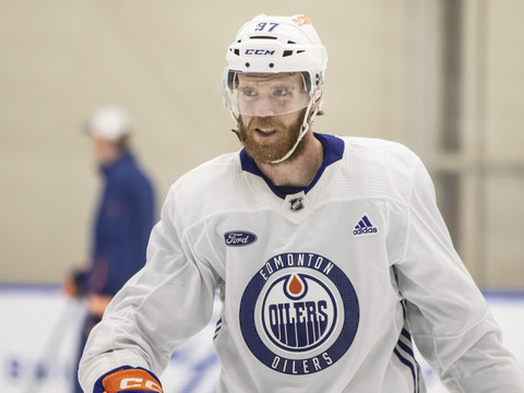 Connor McDavid pour imiter Wayne Gretzky