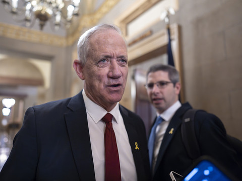 Israël pilonne Gaza, démission attendue de Benny Gantz