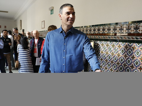 La droite espagnole remporte les européennes devant les socialistes