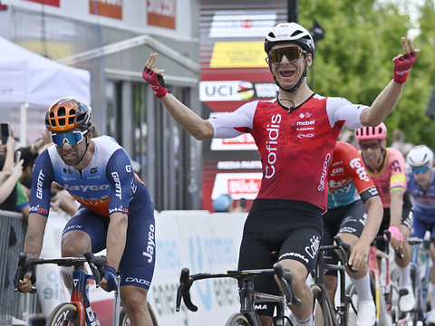 Coquard gagne la 2e étape, Lampaert toujours en jaune