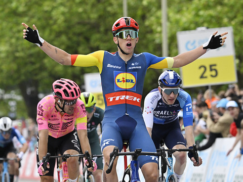 3e étape: Thibau Nys s'impose, Bettiol en jaune