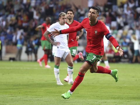 Ronaldo se met en jambes avec un doublé
