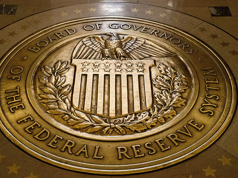 USA: la Fed maintient ses taux, anticipe une seule baisse en 2024