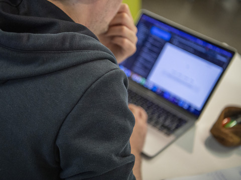 Premières cyberattaques en lien avec la conférence sur l'Ukraine