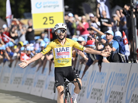TdS: Adam Yates gagne la 5e étape et renforce son maillot jaune