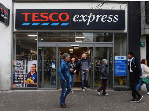 Tesco profite au 1er trimestre du relâchement de l'inflation