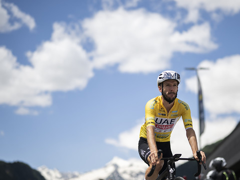 TdS: Almeida gagne la 6e étape devant le maillot jaune Adam Yates