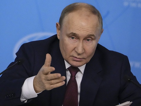 Poutine exige la capitulation de l'Ukraine, refus de Zelensky
