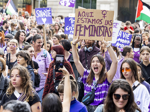 Des milliers de personnes manifestent dans les rues genevoises
